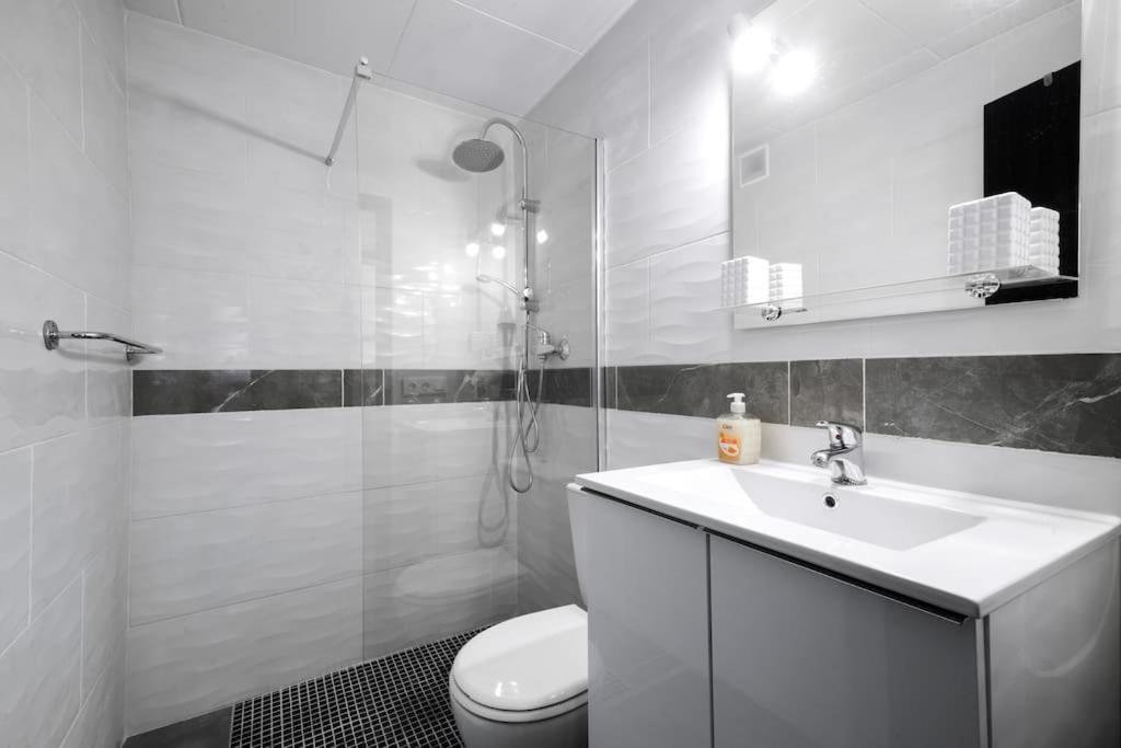 Bonito apartamento equipado, cerca de la playa Ampuriabrava Exterior foto
